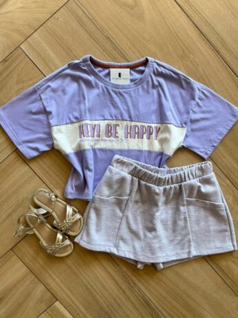 Conjunto Infantil Feminino Blusa Hey Be Happy e Short Saia Lilás Fernanda Ramos Kids