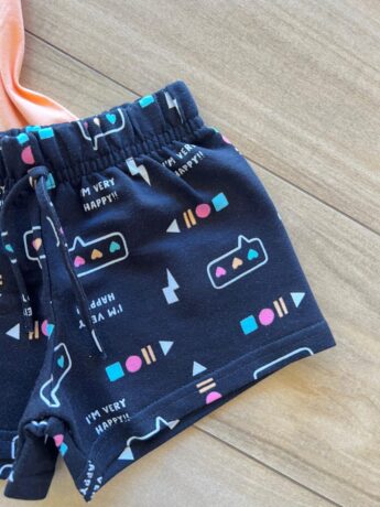 fernandaramoskids com br Conjunto Infantil Feminino Blusa Smile Enjoy e Short Estampado Preto1