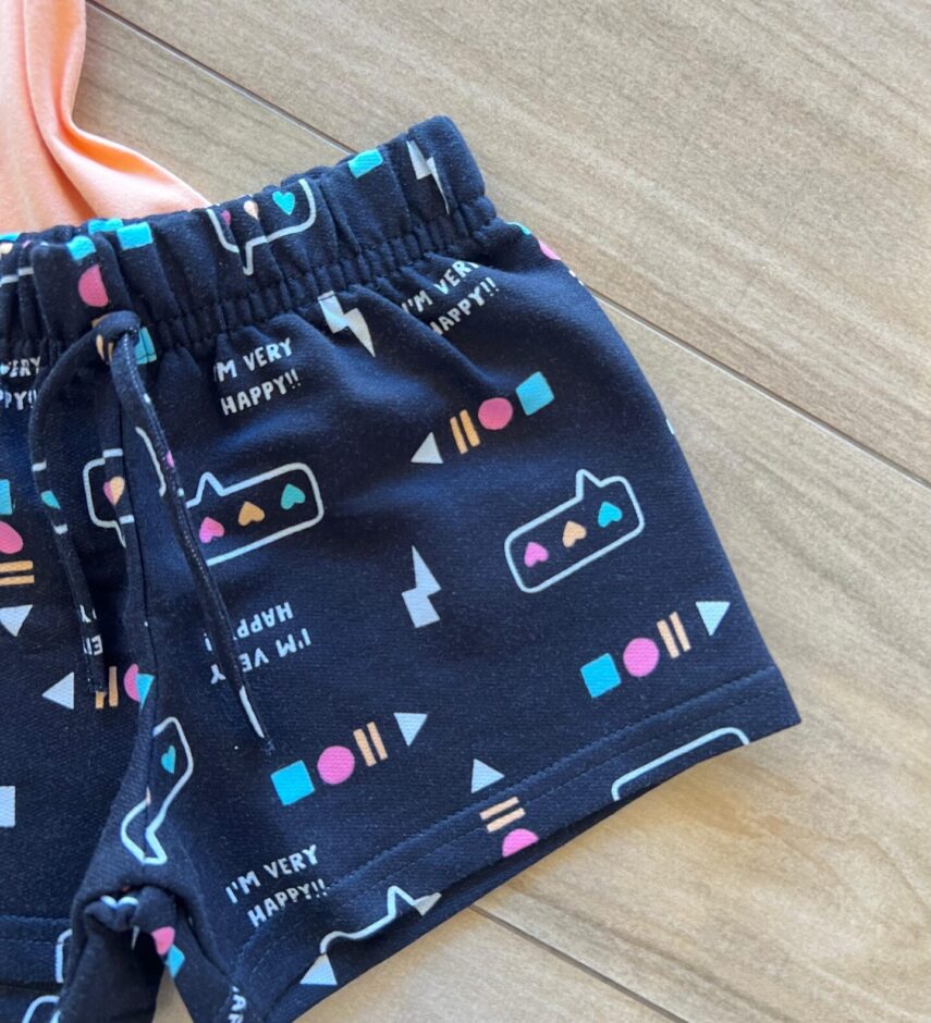 fernandaramoskids com br Conjunto Infantil Feminino Blusa Smile Enjoy e Short Estampado Preto1