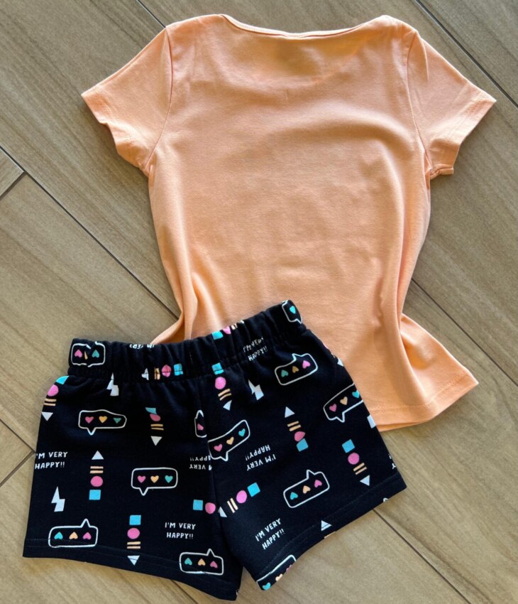 fernandaramoskids com br Conjunto Infantil Feminino Blusa Smile Enjoy e Short Estampado Preto2