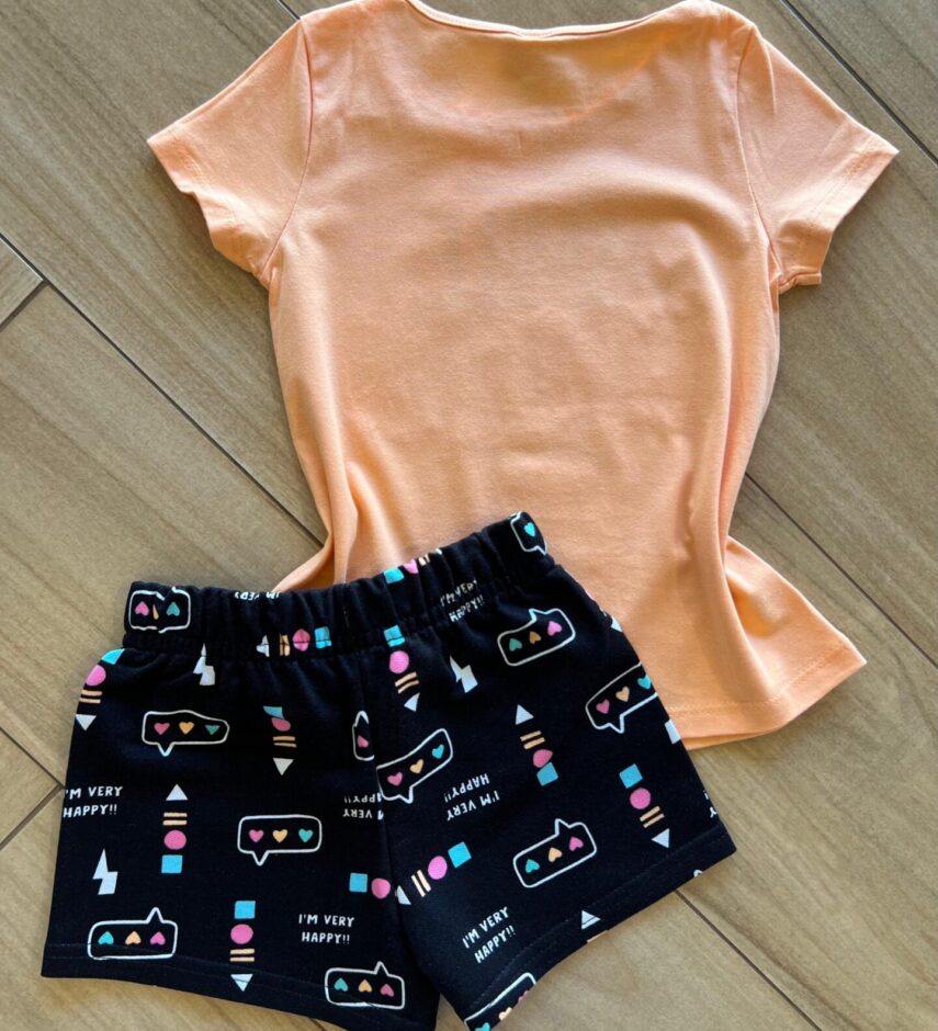 fernandaramoskids com br Conjunto Infantil Feminino Blusa Smile Enjoy e Short Estampado Preto2