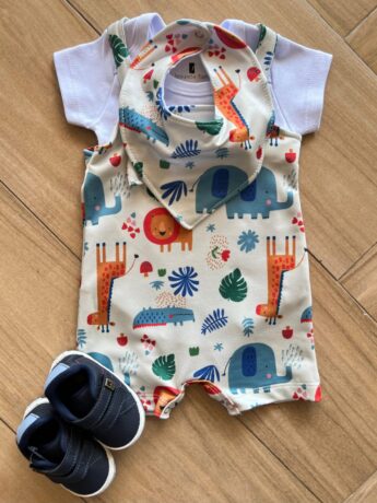 Conjunto Infantil Masculino Body Babador e Jardineira Estampada Nude Fernanda Ramos Kids