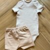 fernandaramoskids com br Conjunto Infantil Masculino Body Listrado e Short Bege2