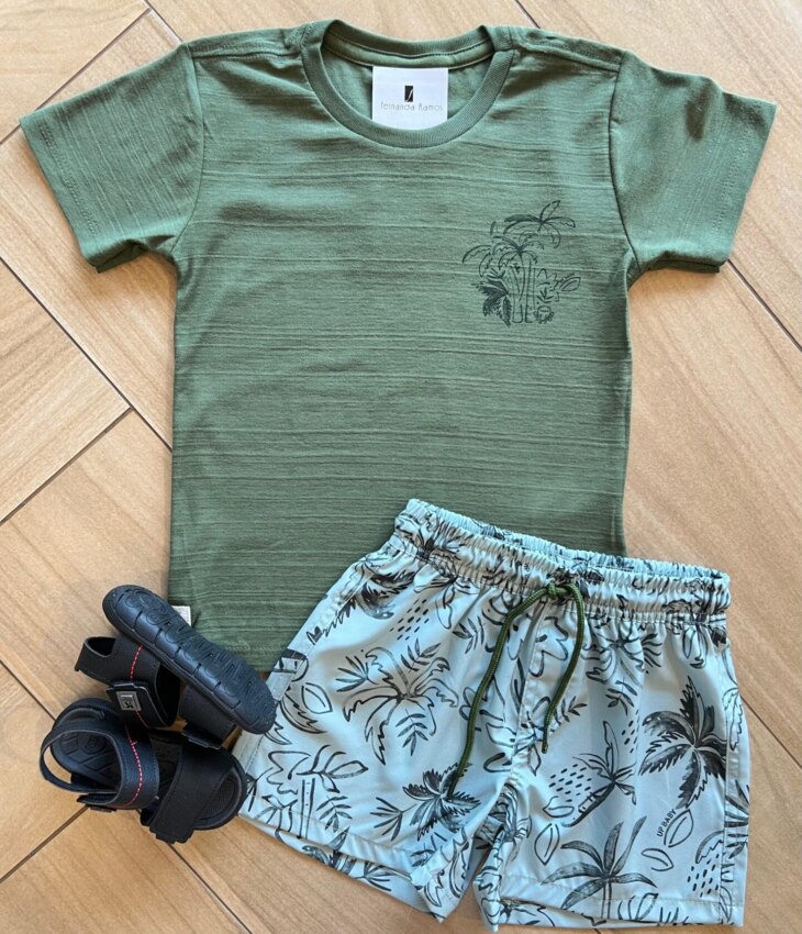 Conjunto Infantil Masculino Camiseta Coqueiro e Bermuda Verde Fernanda Ramos Kids