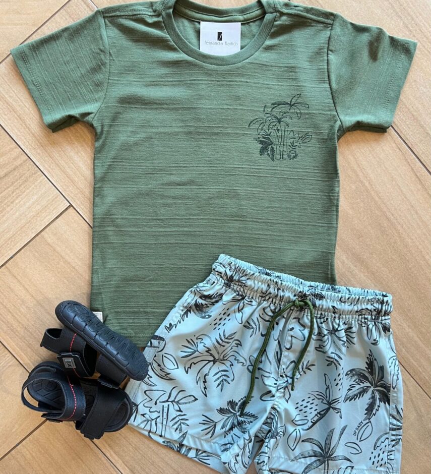 Conjunto Infantil Masculino Camiseta Coqueiro e Bermuda Verde Fernanda Ramos Kids