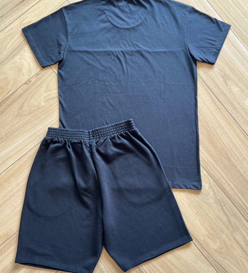 fernandaramoskids com br Conjunto Infantil Masculino Camiseta Enjoy e Bermuda Preto2