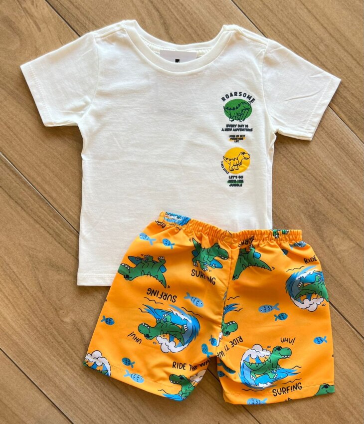 Conjunto Infantil Masculino Camiseta Roarsome e Bermuda Estampada Fernanda Ramos Kids
