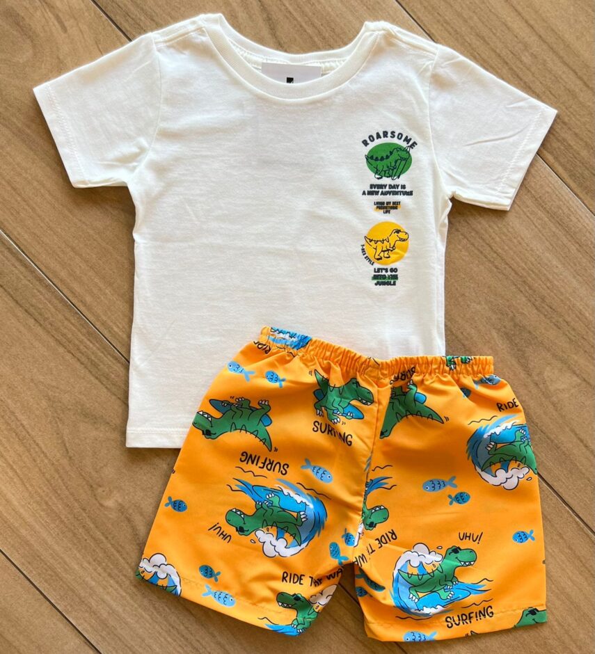 Conjunto Infantil Masculino Camiseta Roarsome e Bermuda Estampada Fernanda Ramos Kids