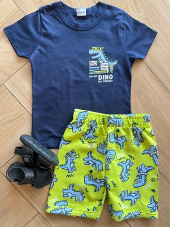 Conjunto Infantil Masculino Camiseta Tem um Dino na Cidade e Bermuda Fernanda Ramos Kids