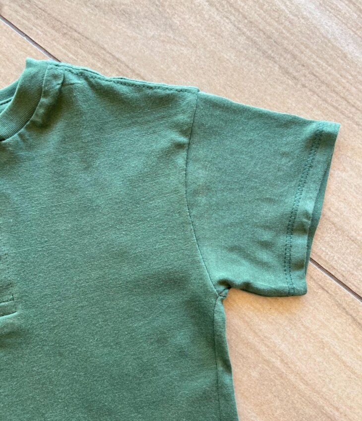 fernandaramoskids com br Conjunto Infantil Masculino Camiseta Verde Musgo e Bermuda Safari 2