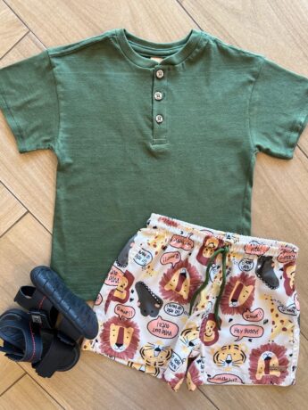 Conjunto Infantil Masculino Camiseta Verde Musgo e Bermuda Safari Fernanda Ramos Kids
