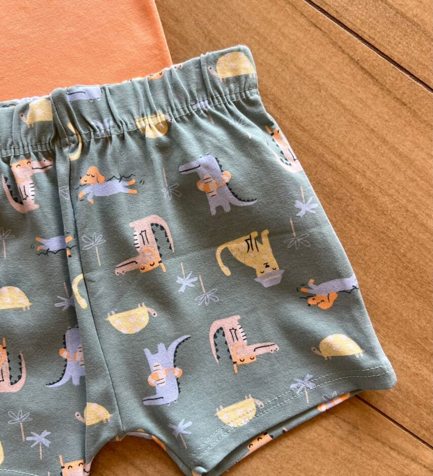 fernandaramoskids com br Conjunto Infantil Masculino Regata e Laranja Bermuda Estampada 1