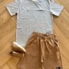 Conjunto Masculino Camiseta Cinza e Bermuda Caramelo Fernanda Ramos Kids