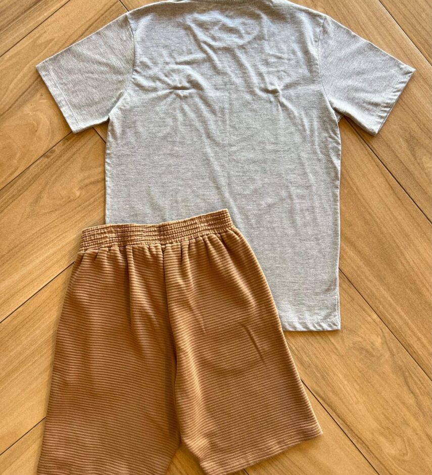 fernandaramoskids com br Conjunto Masculino Camiseta Cinza e Bermuda Caramelo 1
