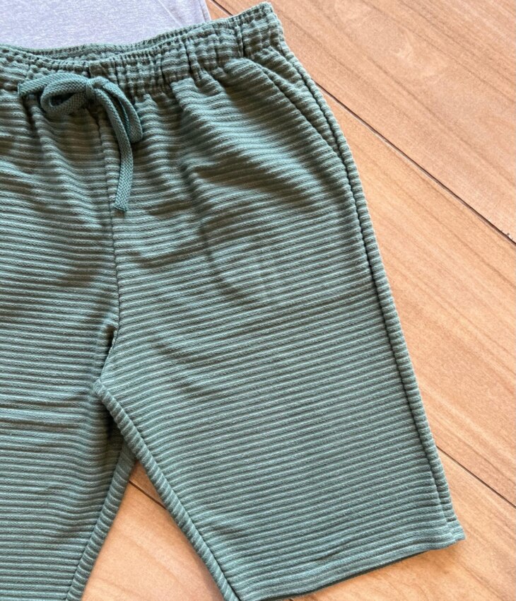 fernandaramoskids com br Conjunto Masculino Camiseta com Botões e Bermuda Verde1