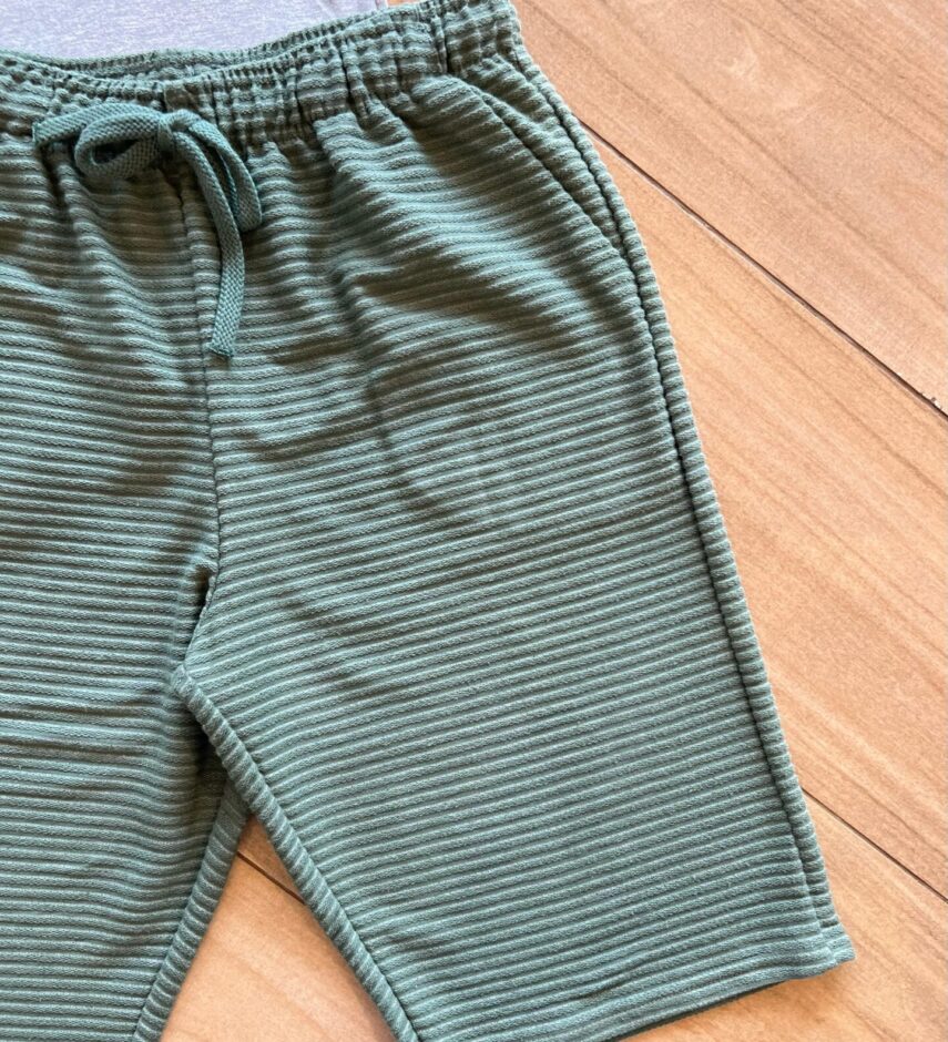 fernandaramoskids com br Conjunto Masculino Camiseta com Botões e Bermuda Verde1