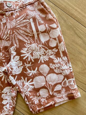fernandaramoskids com br Conjunto Masculino Camiseta Creme e Bermuda Caramelo 1