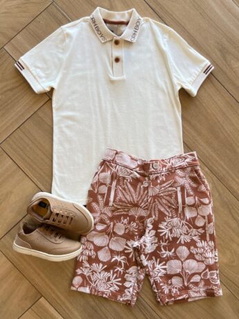 Conjunto Masculino Camiseta Creme e Bermuda Caramelo Fernanda ramos kids