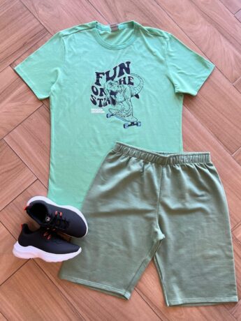 Conjunto Masculino Camiseta Dinosaur Adventure e Bermuda Verde Fernanda Ramos Kids