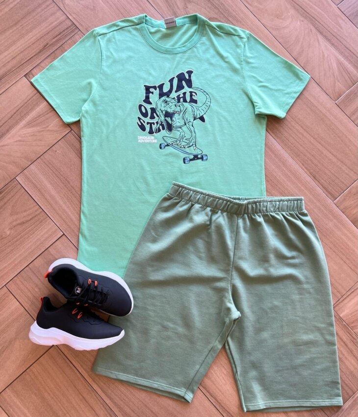 Conjunto Masculino Camiseta Dinosaur Adventure e Bermuda Verde Fernanda Ramos Kids