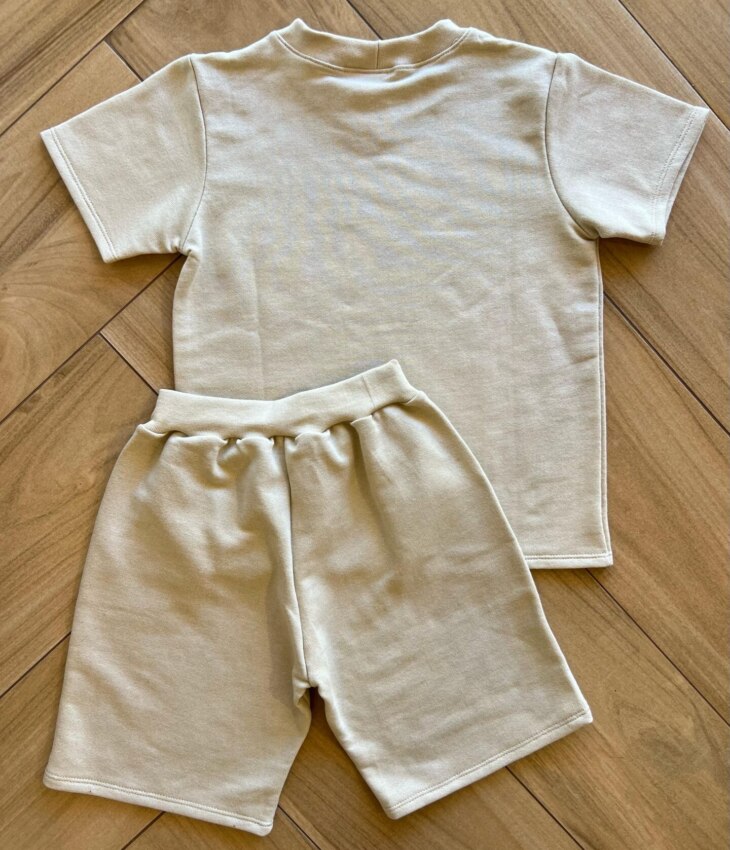 fernandaramoskids com br Conjunto Masculino Camiseta e Bermuda Bege com Pochete2