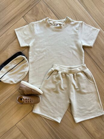 Conjunto Masculino Camiseta e Bermuda Bege com Pochete Fernanda Ramos Kids