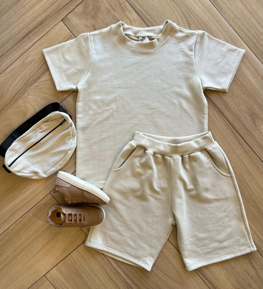 Conjunto Masculino Camiseta e Bermuda Bege com Pochete Fernanda Ramos Kids