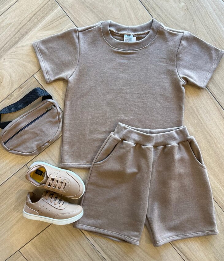 Conjunto Masculino Camiseta e Bermuda Marrom com Pochete Fernanda Ramos Kids