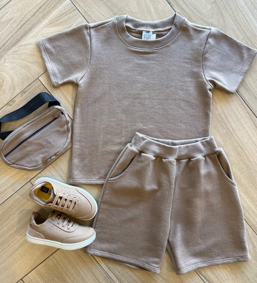 Conjunto Masculino Camiseta e Bermuda Marrom com Pochete Fernanda Ramos Kids