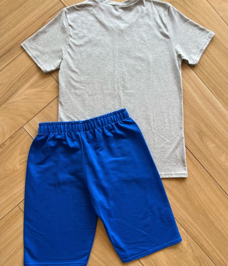 fernandaramoskids com br Conjunto Masculino Camiseta Esqueitista Cinza e Bermuda Azul 1
