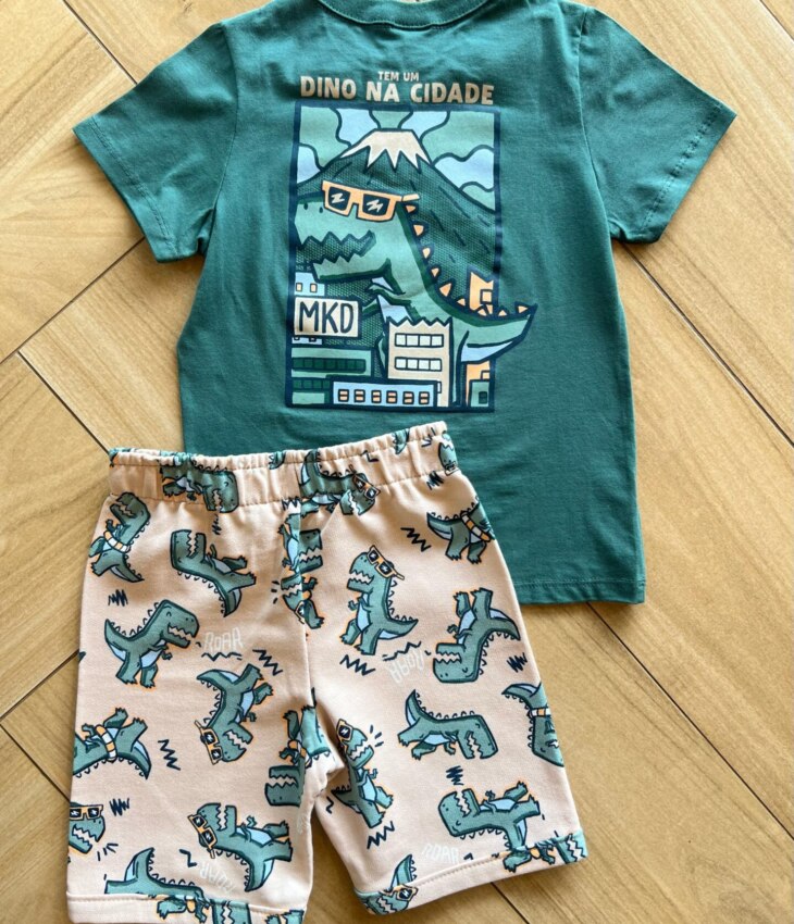 fernandaramoskids com br Conjunto Masculino Camiseta Tem um Dino na Cidade e Bermuda Bege3