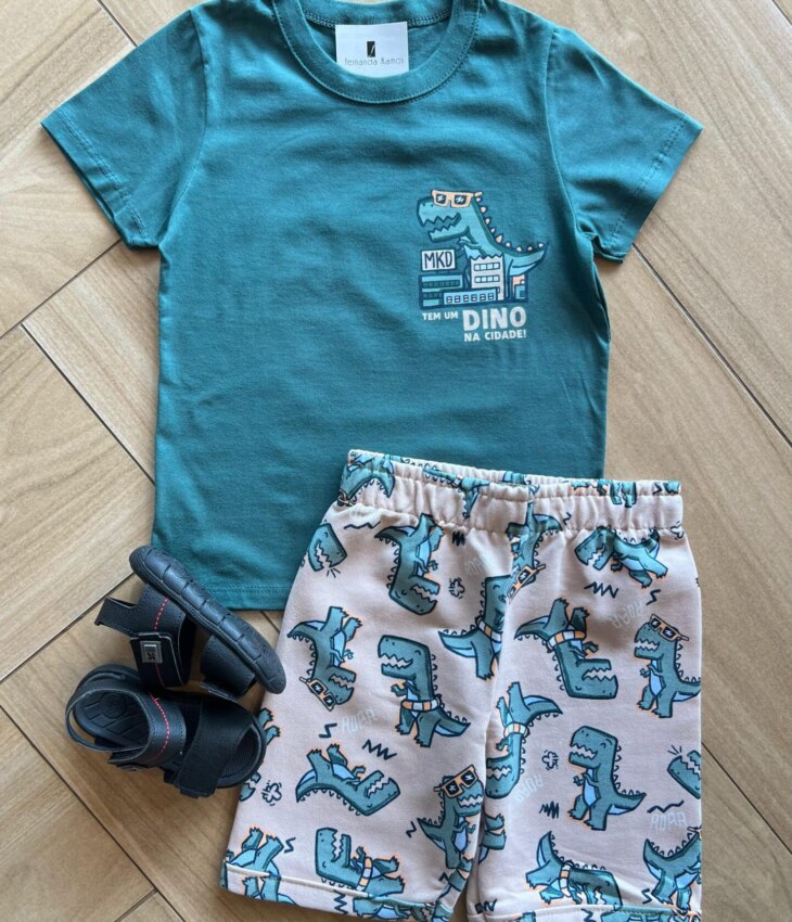 Conjunto Masculino Camiseta Tem um Dino na Cidade e Bermuda Bege Fernanda Ramos Kids