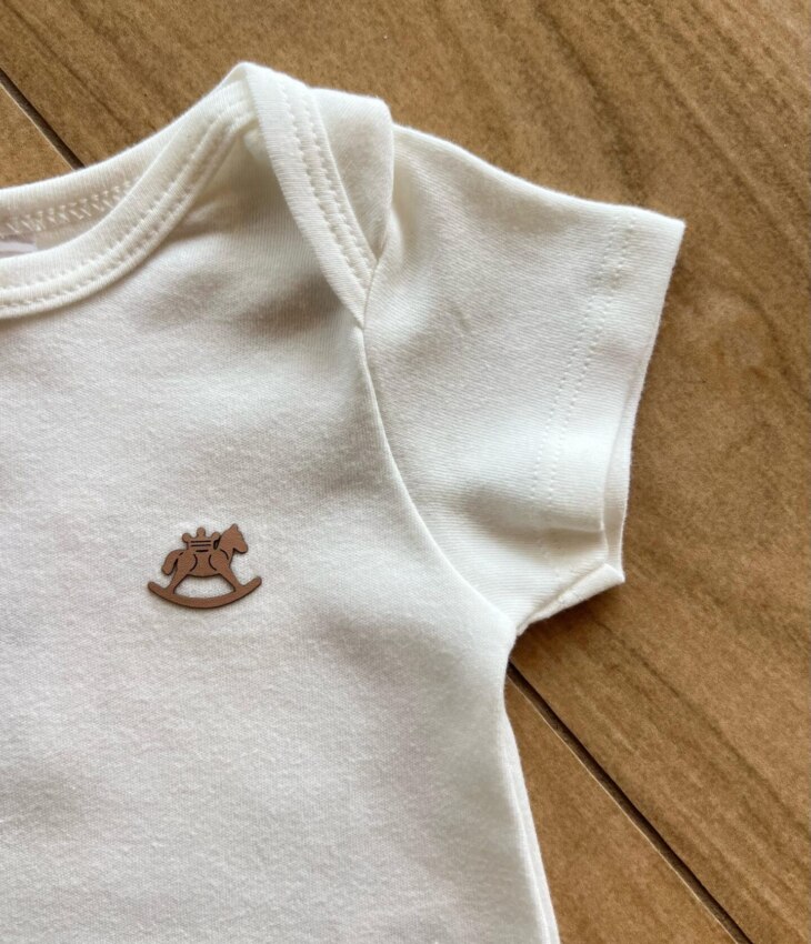 fernandaramoskids com br Macaquinho Infantil Manga Curta Off White1