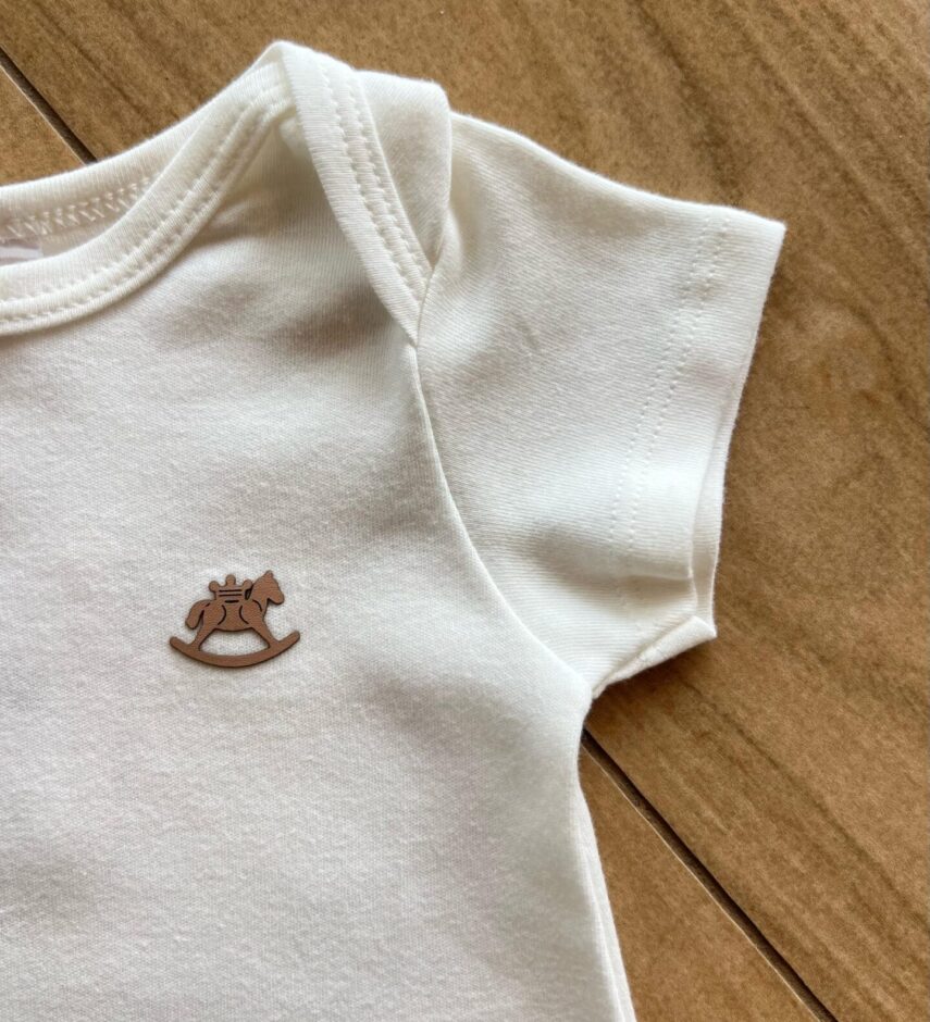 fernandaramoskids com br Macaquinho Infantil Manga Curta Off White1