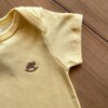 fernandaramoskids com br Macaquinho Infantil Masculino Manga Curta Amarelo 1