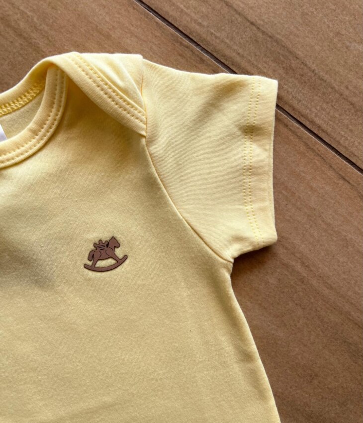 fernandaramoskids com br Macaquinho Infantil Masculino Manga Curta Amarelo 1