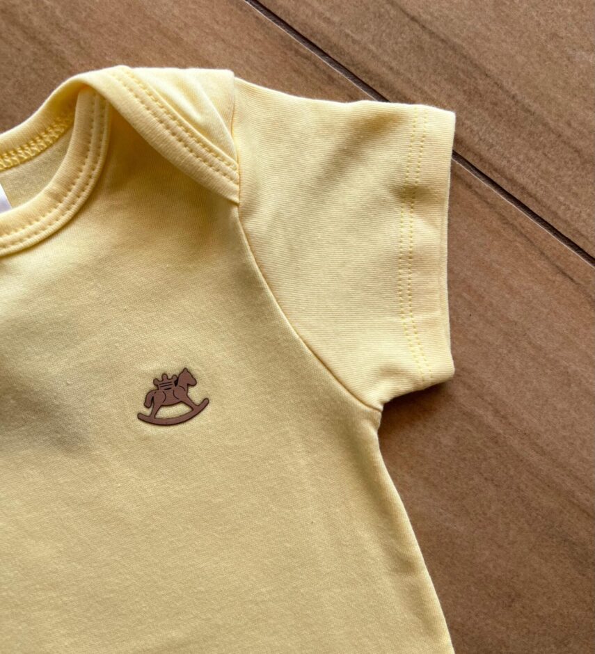 fernandaramoskids com br Macaquinho Infantil Masculino Manga Curta Amarelo 1