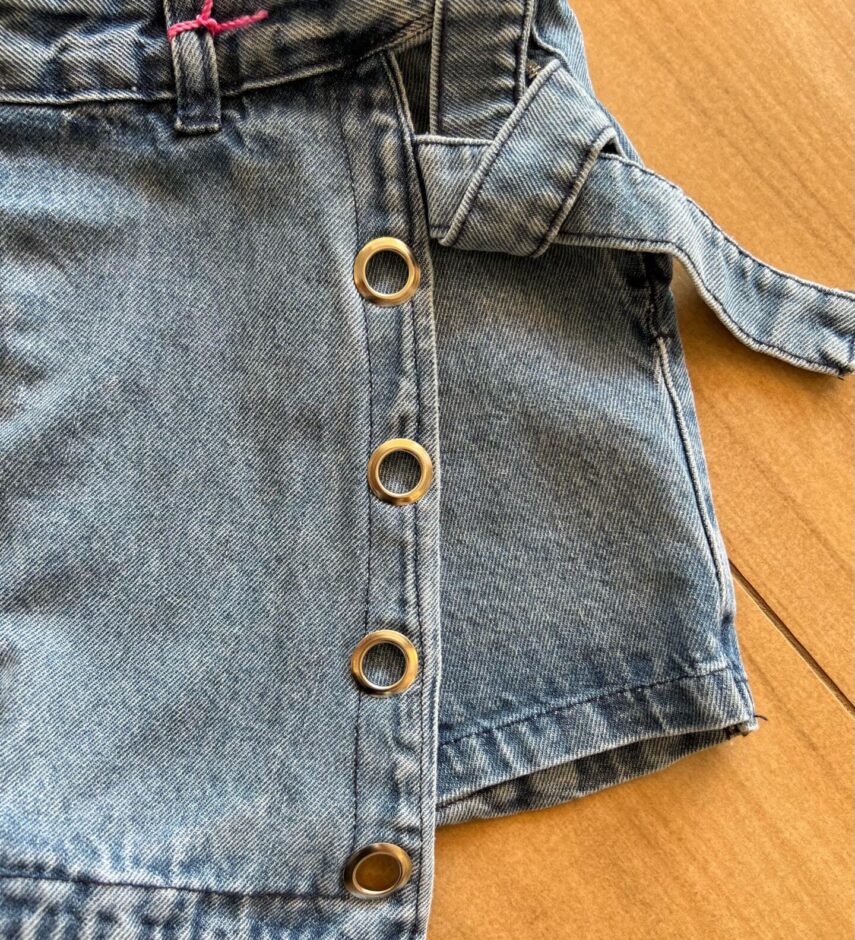 fernandaramoskids com br Short Saia Infantil Feminino Jeans com Bolsos e Detalhes2