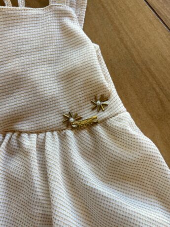 fernandaramoskids com br Vestido Infantil Feminino Amarração nas Costas e Detalhes Dourado1