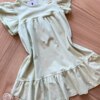 fernandaramoskids com br Vestido Infantil Feminino com Detalhe de Flor na Manga 1