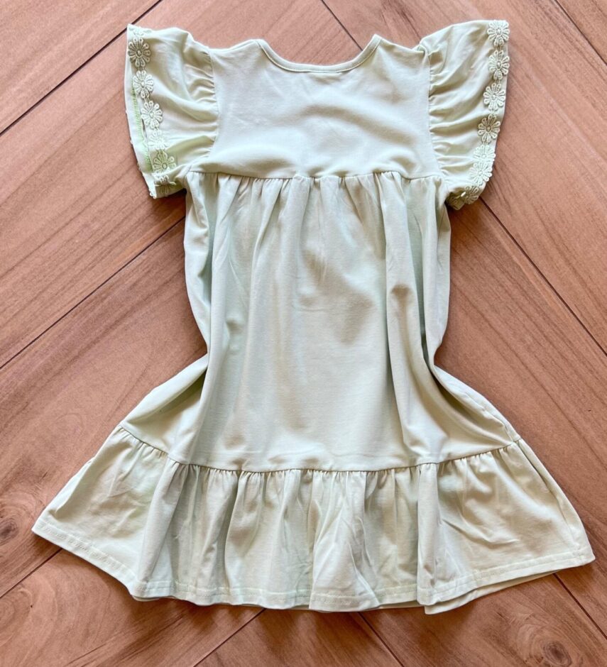 fernandaramoskids com br Vestido Infantil Feminino com Detalhe de Flor na Manga 2