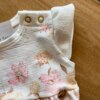 fernandaramoskids com br Vestido Infantil Feminino com Flores e Detalhe Strass Off White1