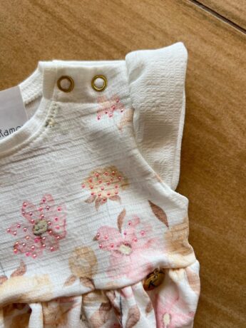fernandaramoskids com br Vestido Infantil Feminino com Flores e Detalhe Strass Off White1
