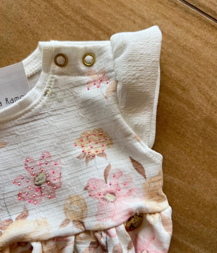 fernandaramoskids com br Vestido Infantil Feminino com Flores e Detalhe Strass Off White1