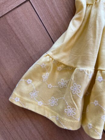 fernandaramoskids com br Vestido Infantil Feminino Curto com Florzinhas Amarelo1