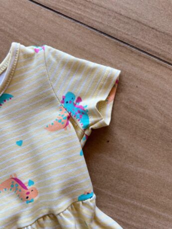 fernandaramoskids com br Vestido Infantil Feminino Curto Dinossauro Amarelo1