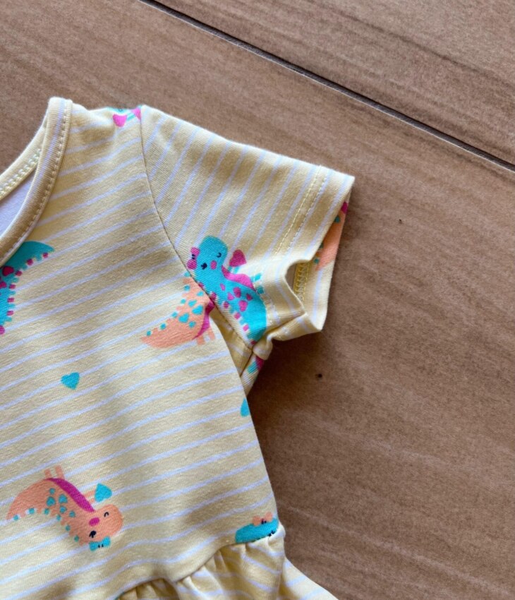 fernandaramoskids com br Vestido Infantil Feminino Curto Dinossauro Amarelo1