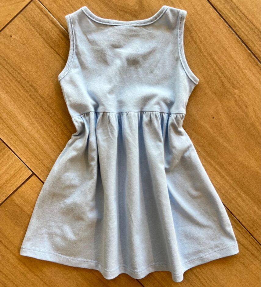 fernandaramoskids com br Vestido Infantil Feminino Curto Meia Malha Estampa Morangos Azul2