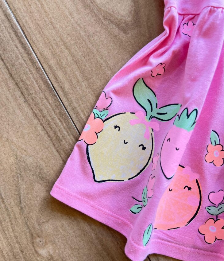 fernandaramoskids com br Vestido Infantil Feminino Curto Meia Malha Estampa Morangos Rosa1