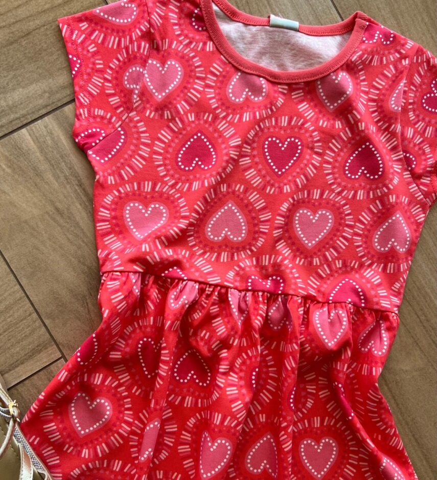 fernandaramoskids com br Vestido Infantil Feminino Curto Rodado Estampa Corações Vermelho1